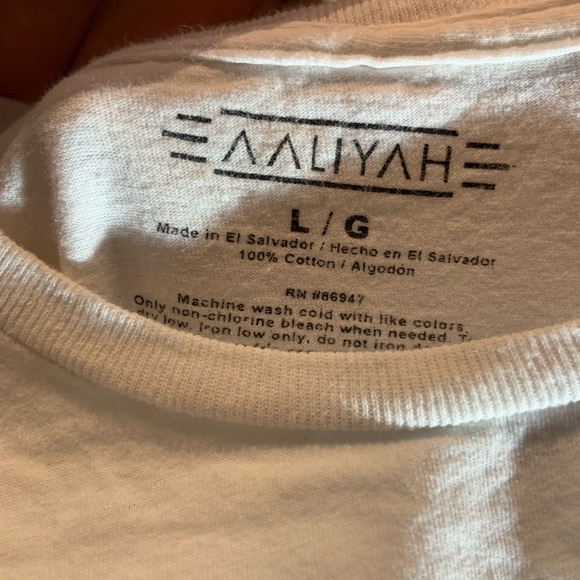 AAliyah large white graphic vintage T-shirt - Picture 3 of 4